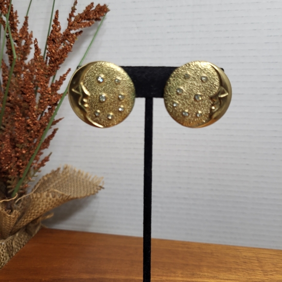 Vintage Gold Tone Butler Moon and Stars Round Clip On Earrings - Picture 4 of 15